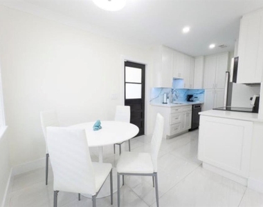 887 W Perry Street - Photo Thumbnail 9