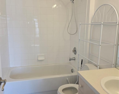 2403 Silver Palm Drive - Photo Thumbnail 6