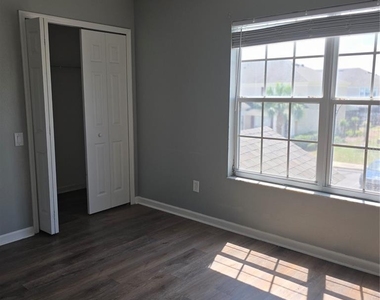 2403 Silver Palm Drive - Photo Thumbnail 12