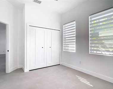 174 Ingram Boulevard - Photo Thumbnail 18