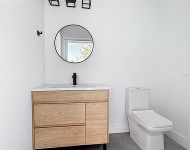 174 Ingram Boulevard - Photo Thumbnail 13