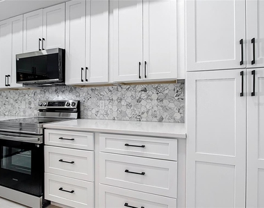 174 Ingram Boulevard - Photo Thumbnail 7