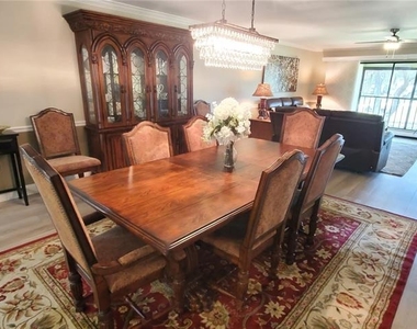 6110 Country Club Way - Photo Thumbnail 7