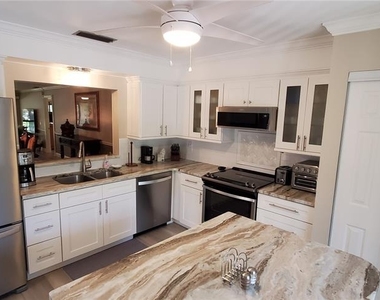 6110 Country Club Way - Photo Thumbnail 1