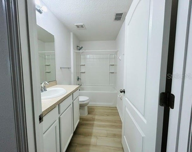 1221 Priory Circle - Photo Thumbnail 16