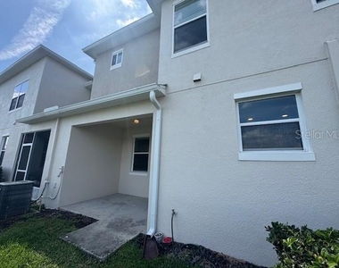 1221 Priory Circle - Photo Thumbnail 10