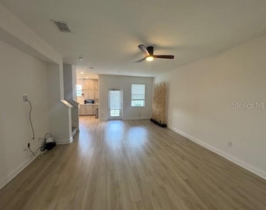 1221 Priory Circle - Photo Thumbnail 4
