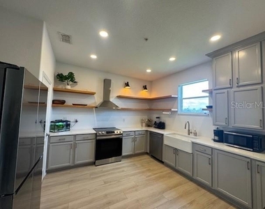 1221 Priory Circle - Photo Thumbnail 9