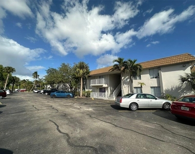 1830 Maravilla Avenue - Photo Thumbnail 15