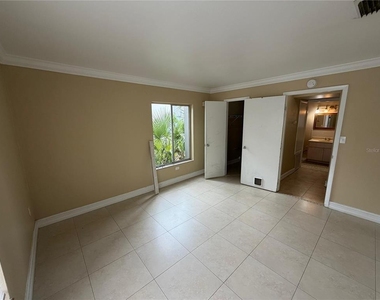 1830 Maravilla Avenue - Photo Thumbnail 2