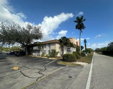 1830 Maravilla Avenue - Photo Thumbnail 19