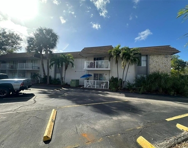 1830 Maravilla Avenue - Photo Thumbnail 4