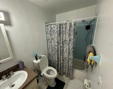 1830 Maravilla Avenue - Photo Thumbnail 24