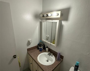 1830 Maravilla Avenue - Photo Thumbnail 23