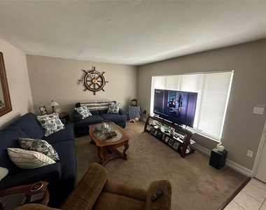 1830 Maravilla Avenue - Photo Thumbnail 17