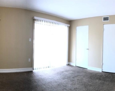 1830 Maravilla Avenue - Photo Thumbnail 6
