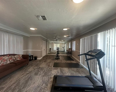 1830 Maravilla Avenue - Photo Thumbnail 20