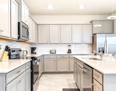 15972 Sandy Cliffs Drive - Photo Thumbnail 11
