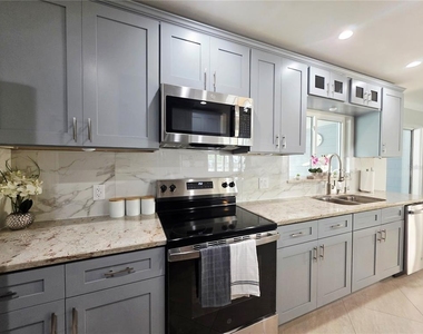 3435 Overlook Drive Ne - Photo Thumbnail 9