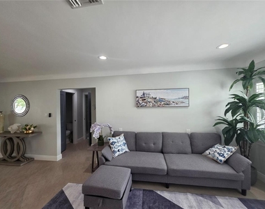 3435 Overlook Drive Ne - Photo Thumbnail 3