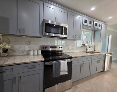 3435 Overlook Drive Ne - Photo Thumbnail 10
