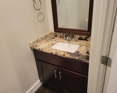 1212 S Bumby Avenue - Photo Thumbnail 10