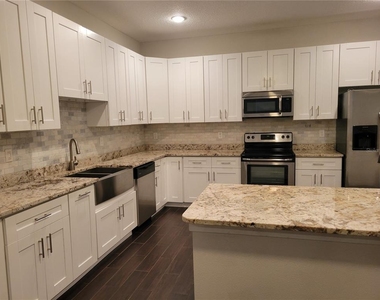 1212 S Bumby Avenue - Photo Thumbnail 5