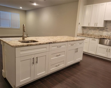 1212 S Bumby Avenue - Photo Thumbnail 4