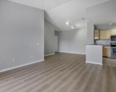 2705 Maitland Crossing Way - Photo Thumbnail 3