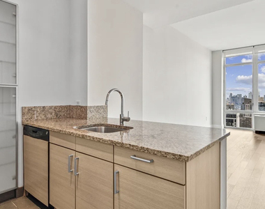 125 West 31st Street - Photo Thumbnail 4