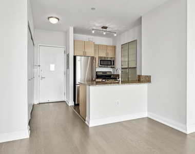 125 West 31st Street - Photo Thumbnail 2