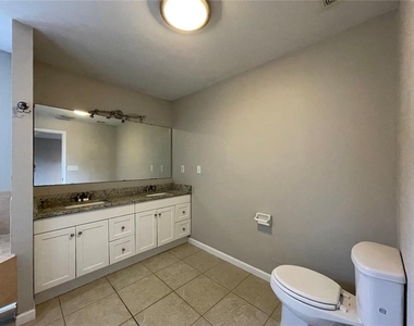 717 Nw 233rd Terrace - Photo Thumbnail 6