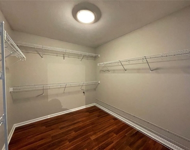 717 Nw 233rd Terrace - Photo Thumbnail 9