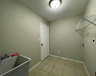 717 Nw 233rd Terrace - Photo Thumbnail 14