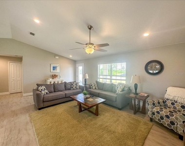 11707 Willmington Boulevard - Photo Thumbnail 8
