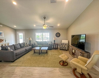 11707 Willmington Boulevard - Photo Thumbnail 7