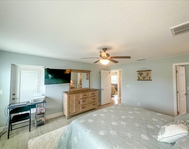 11707 Willmington Boulevard - Photo Thumbnail 18