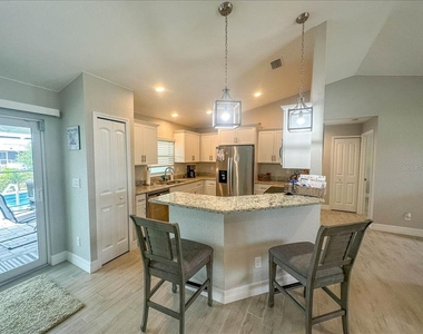 11707 Willmington Boulevard - Photo Thumbnail 11
