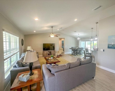 11707 Willmington Boulevard - Photo Thumbnail 9