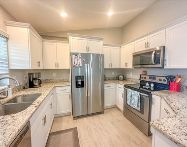 11707 Willmington Boulevard - Photo Thumbnail 12