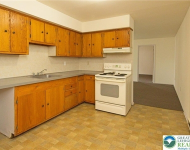 709 Front Street - Photo Thumbnail 2