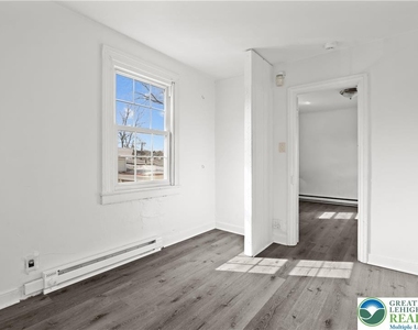 1113 Ferry Street - Photo Thumbnail 8