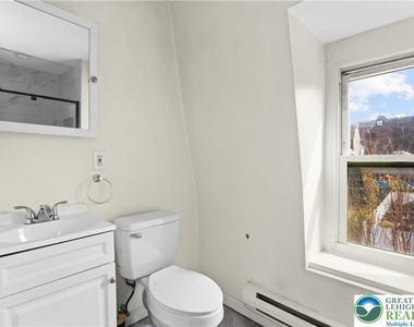 1113 Ferry Street - Photo Thumbnail 5