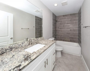 125 Boundary Boulevard - Photo Thumbnail 5