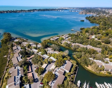 1647 Brookhouse Court - Photo Thumbnail 14