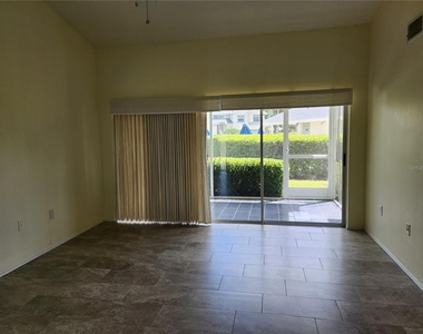 6330 Green Oak Circle - Photo Thumbnail 2