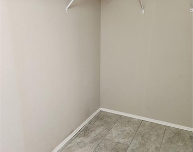 6330 Green Oak Circle - Photo Thumbnail 9