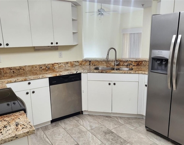 6330 Green Oak Circle - Photo Thumbnail 5