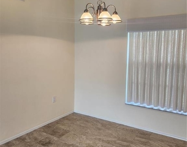 6330 Green Oak Circle - Photo Thumbnail 7