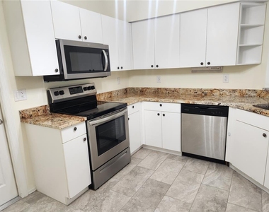 6330 Green Oak Circle - Photo Thumbnail 4